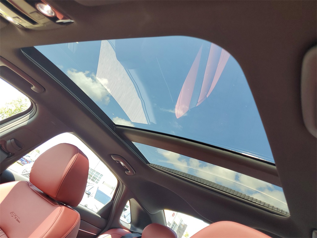 Vehicle image 26 of 30