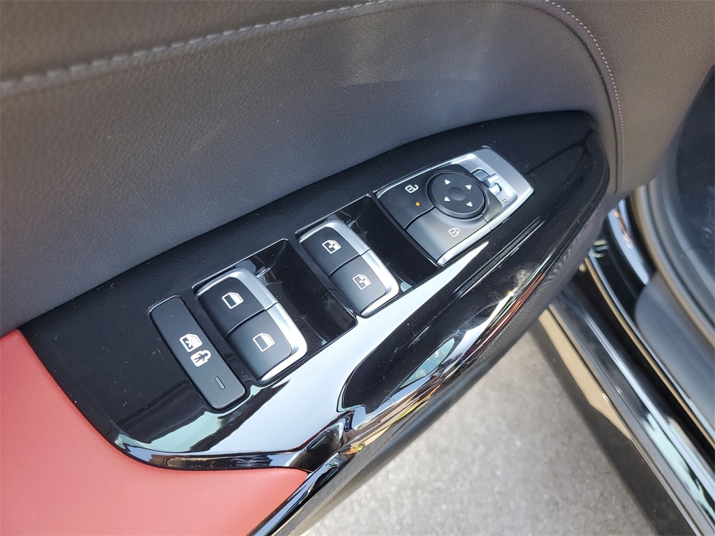 Vehicle image 24 of 30