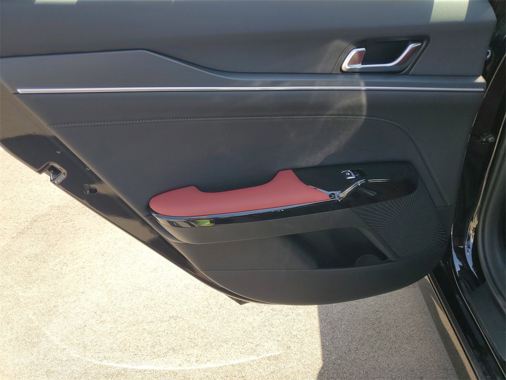 Vehicle image 21 of 30