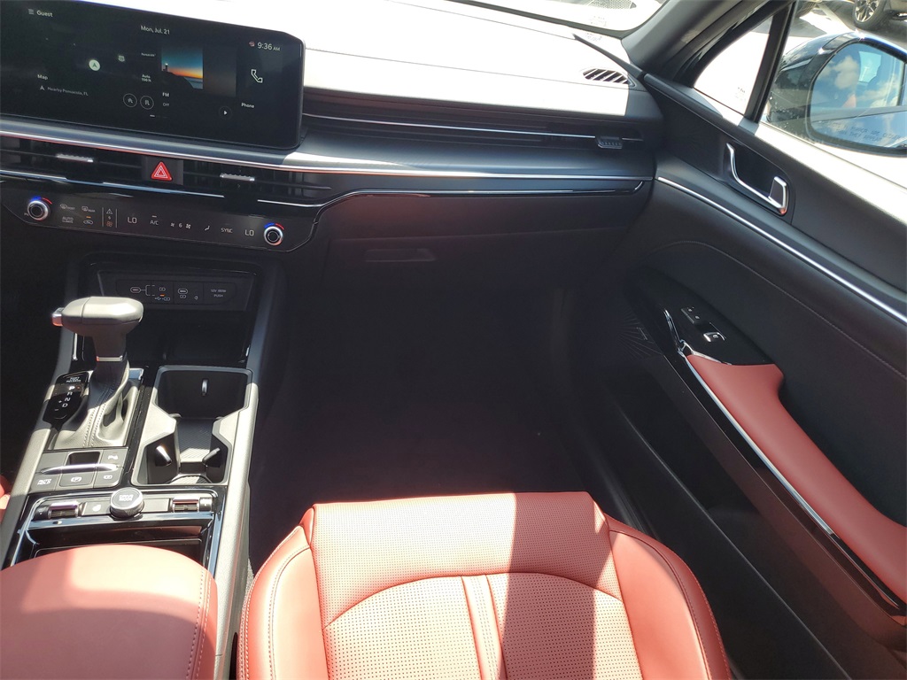 Vehicle image 27 of 30