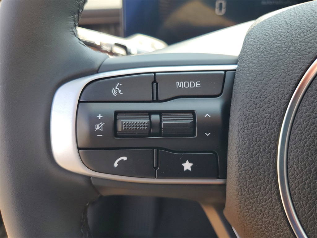 Vehicle image 23 of 30
