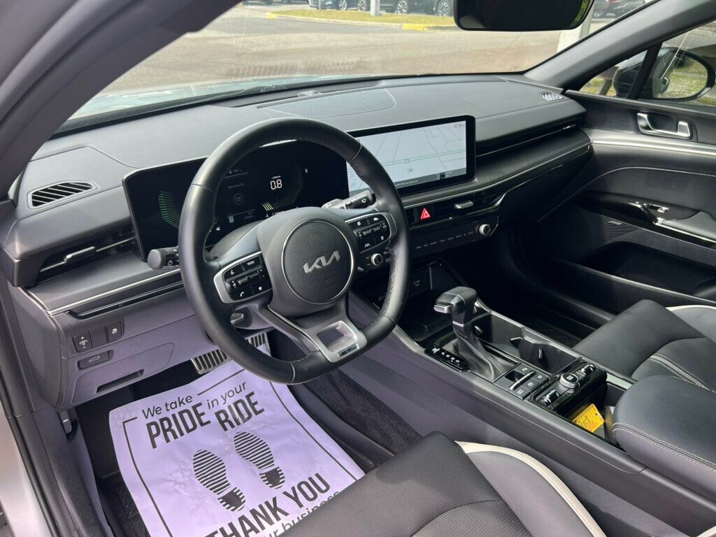 Vehicle image 4 of 11