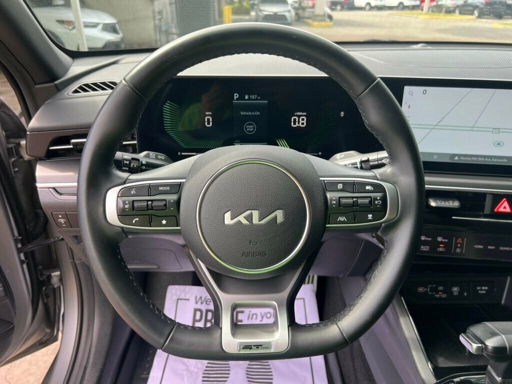 Vehicle image 6 of 11