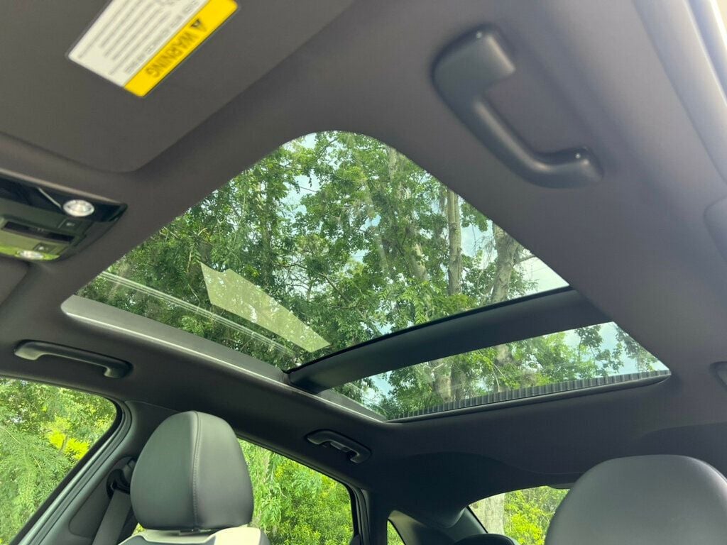 Vehicle image 9 of 11