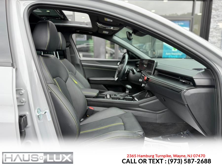 Vehicle image 20 of 42