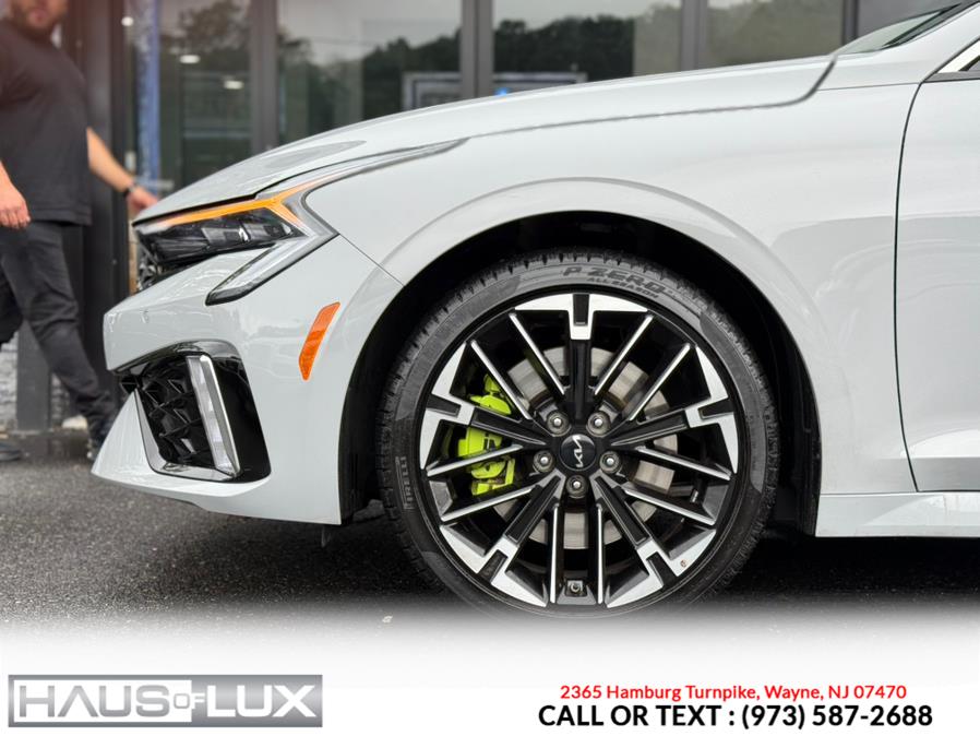 Vehicle image 15 of 42