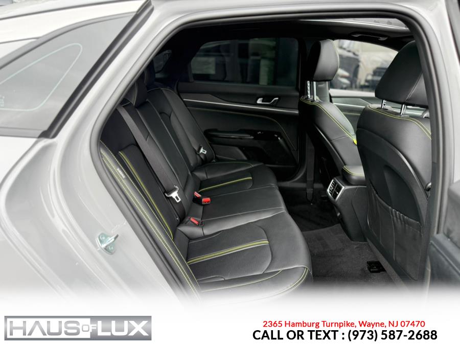 Vehicle image 22 of 42