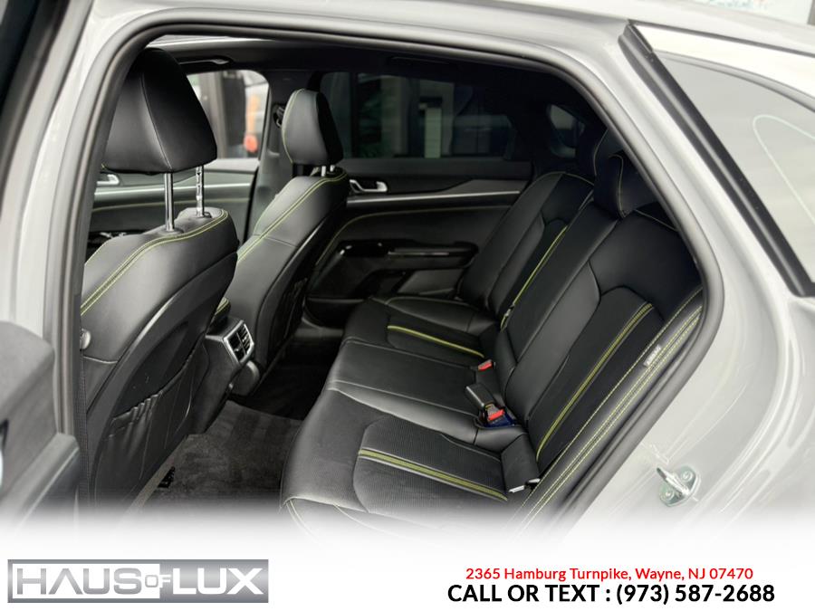 Vehicle image 16 of 42