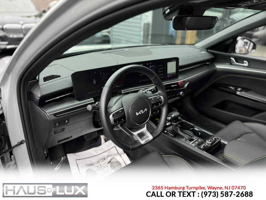 Vehicle image 19 of 42