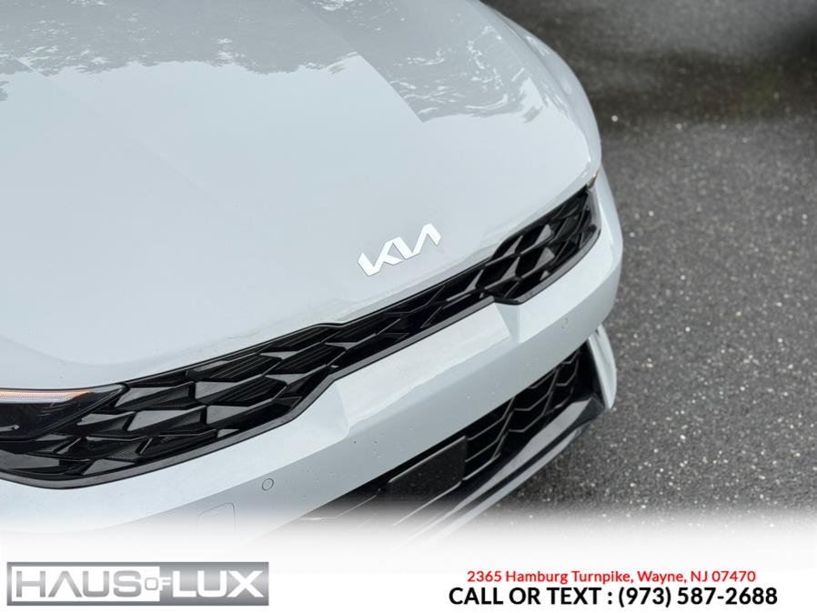 Vehicle image 14 of 42