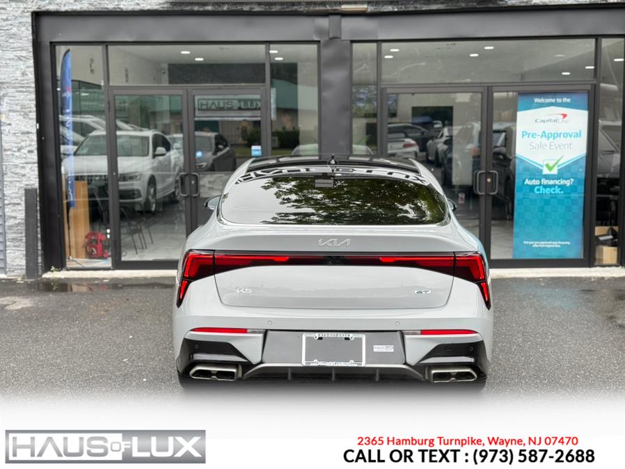 Vehicle image 23 of 42