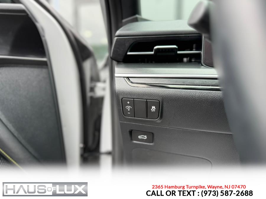 Vehicle image 34 of 42