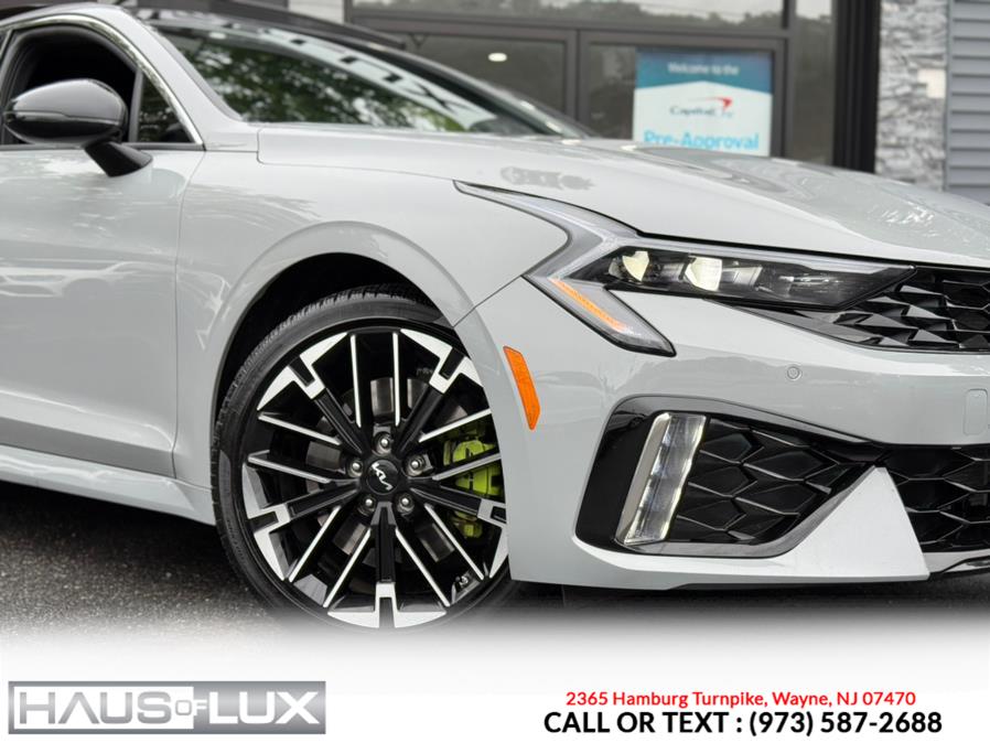 Vehicle image 10 of 42