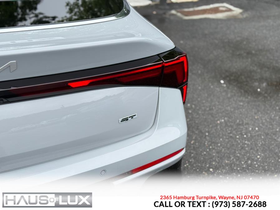 Vehicle image 24 of 42