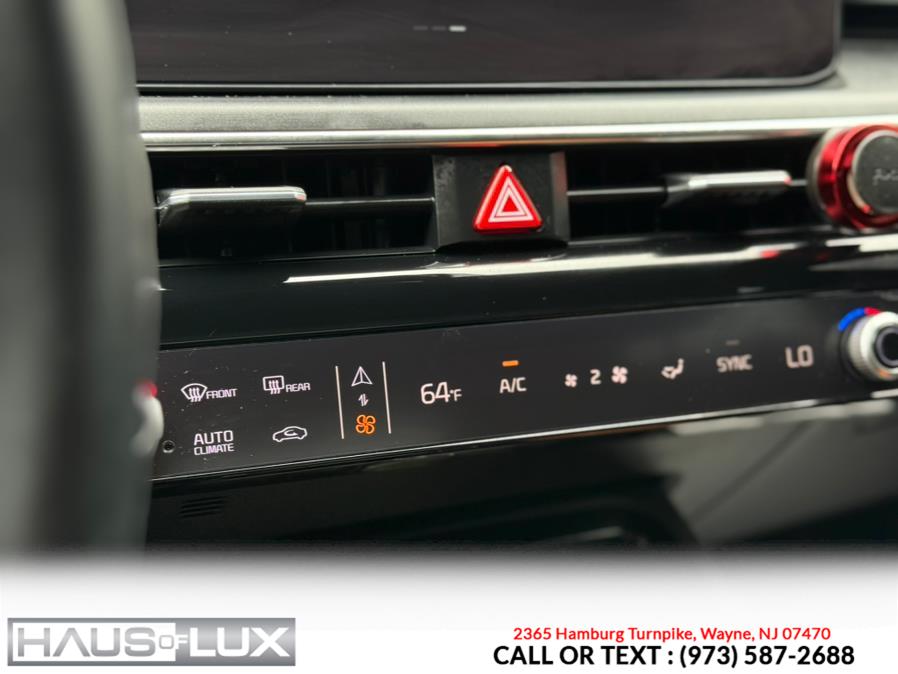 Vehicle image 40 of 42