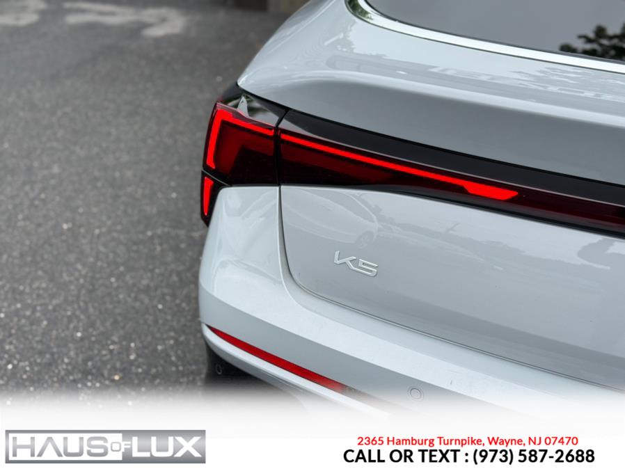 Vehicle image 25 of 42