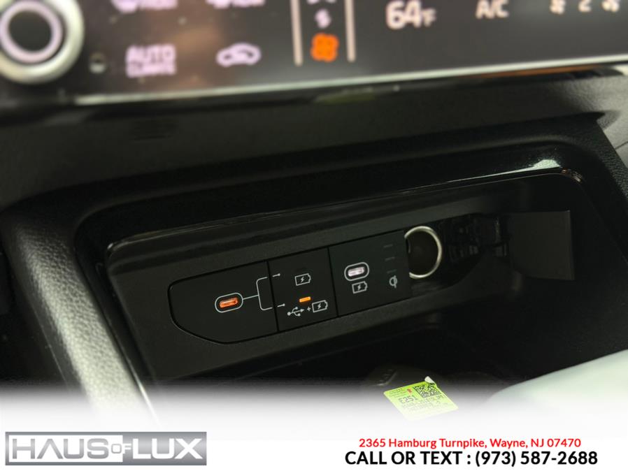 Vehicle image 39 of 42
