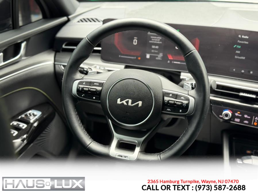 Vehicle image 33 of 42