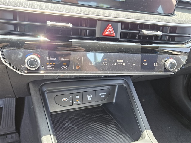 Vehicle image 21 of 22
