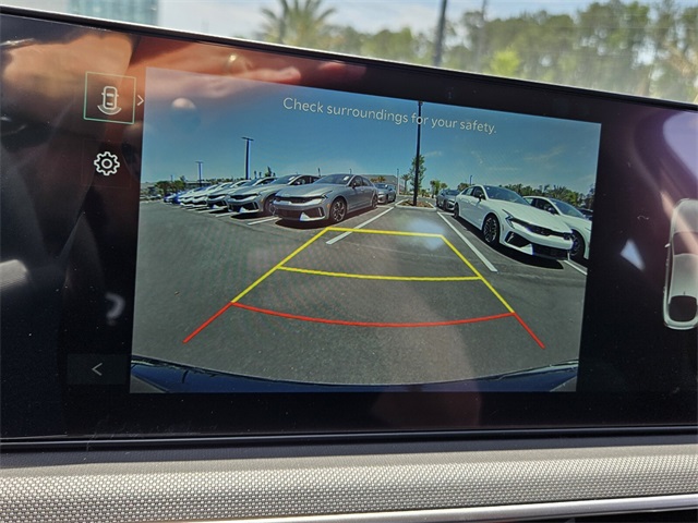 Vehicle image 14 of 22