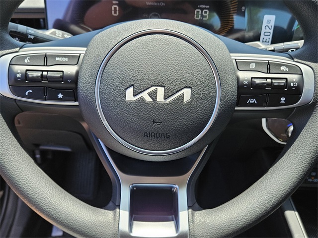 Vehicle image 13 of 22