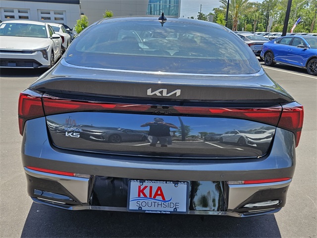 Vehicle image 20 of 22