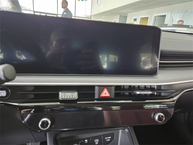 Vehicle image 18 of 20