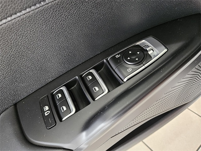 Vehicle image 15 of 20