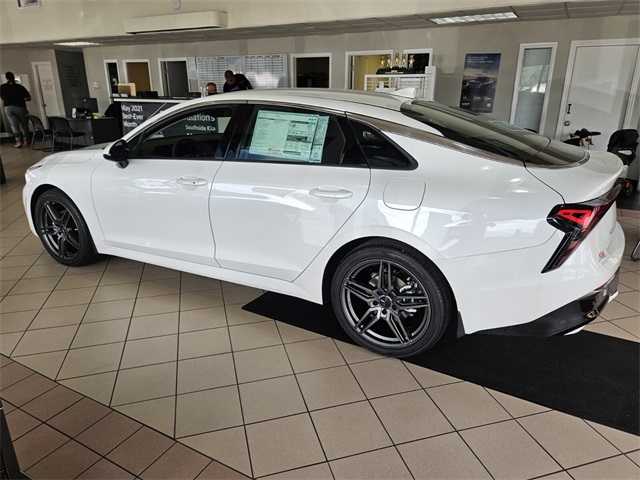 Vehicle image 4 of 20