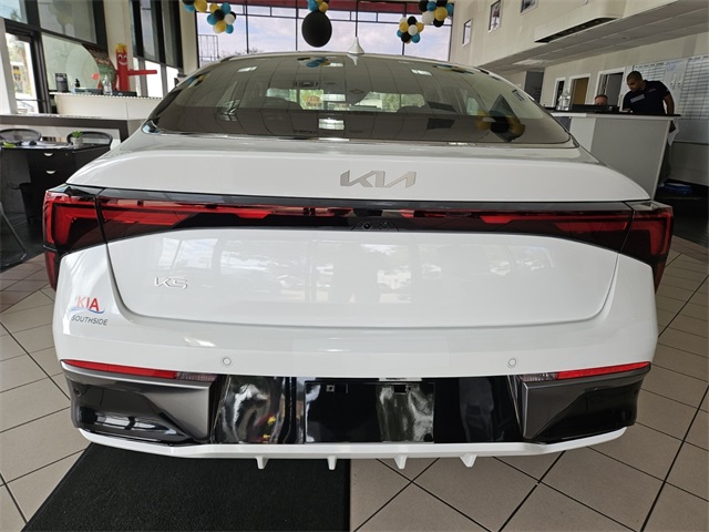 Vehicle image 16 of 20