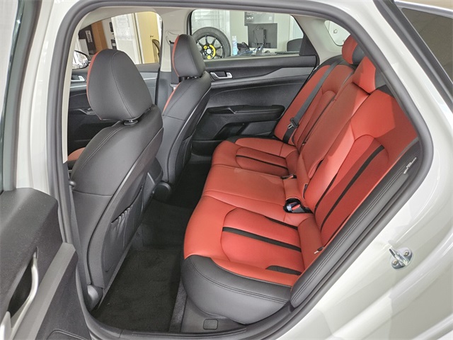 Vehicle image 9 of 20