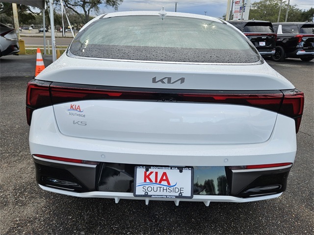 Vehicle image 4 of 22