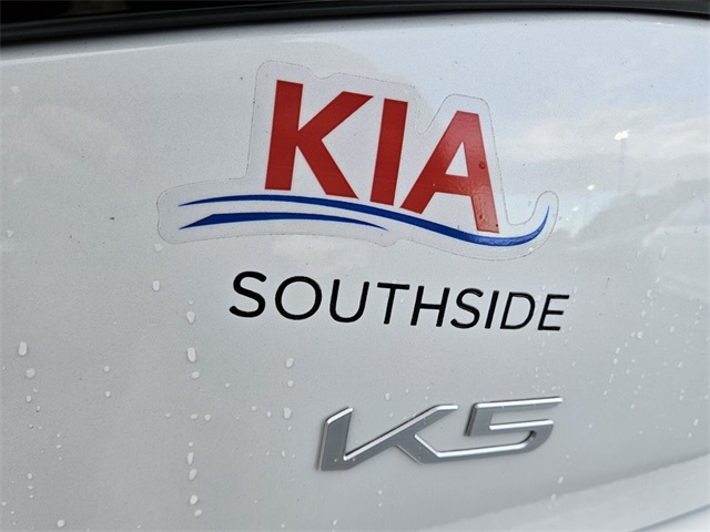 Vehicle image 13 of 22