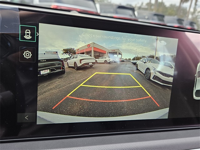 Vehicle image 21 of 22