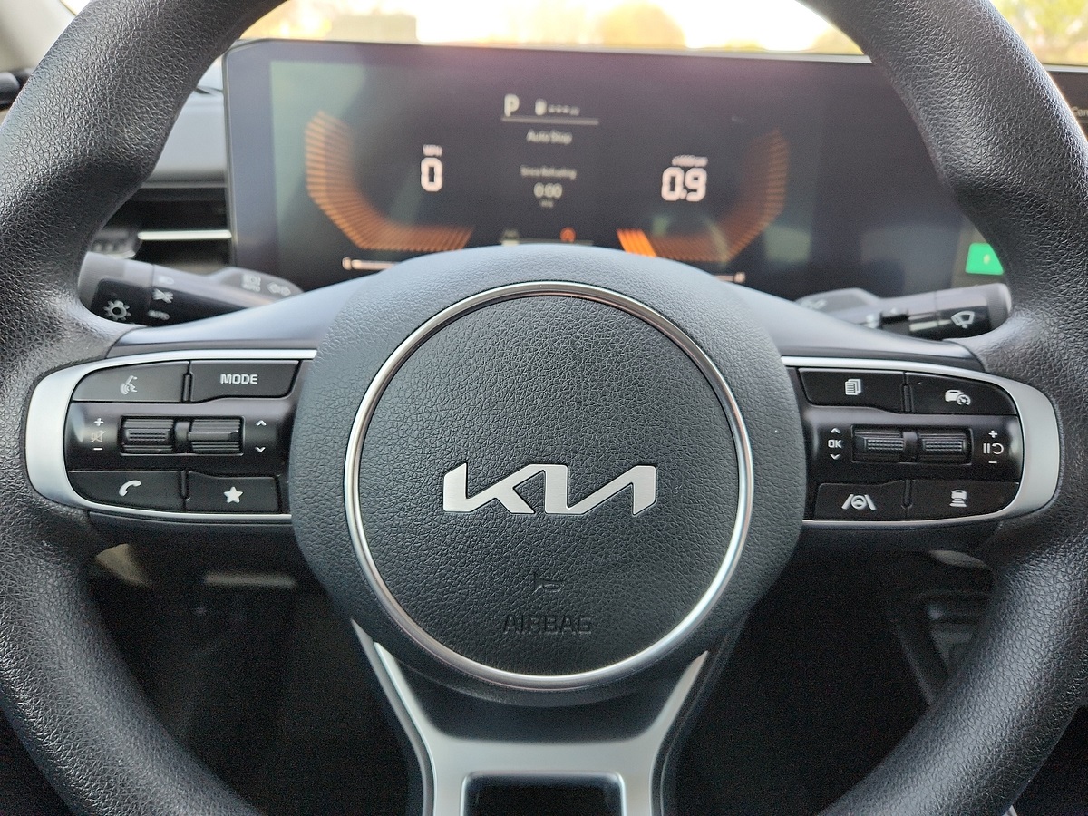Vehicle image 11 of 12
