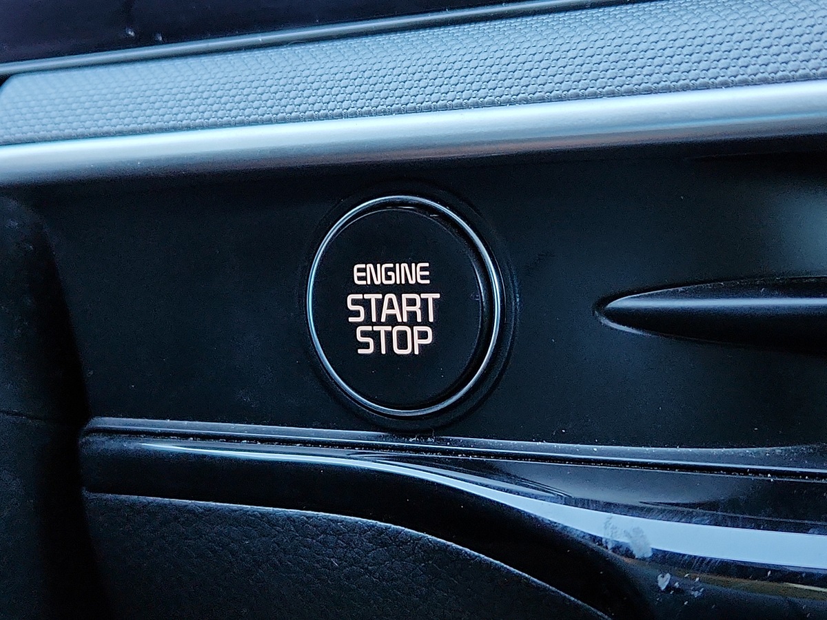 Vehicle image 9 of 12