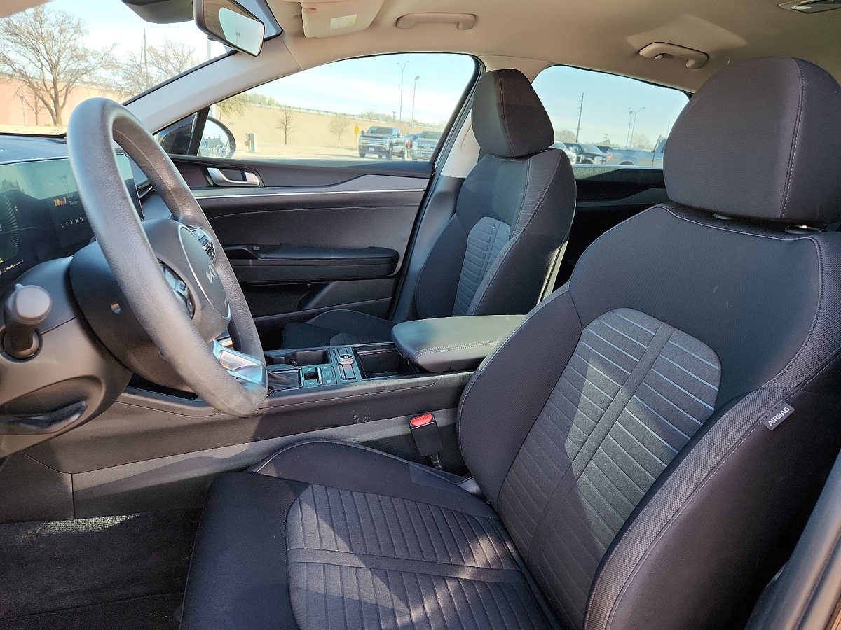 Vehicle image 7 of 12