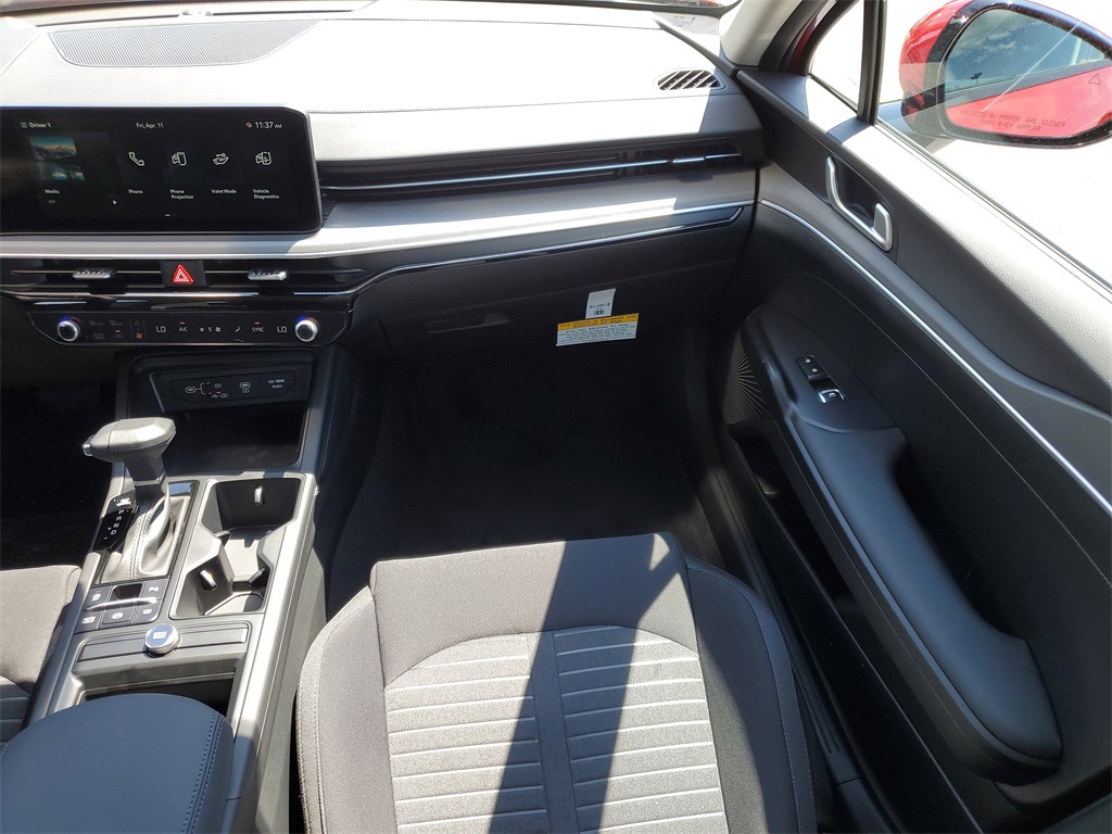 Vehicle image 24 of 27