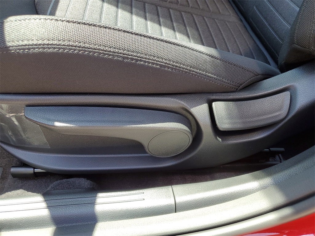 Vehicle image 7 of 27
