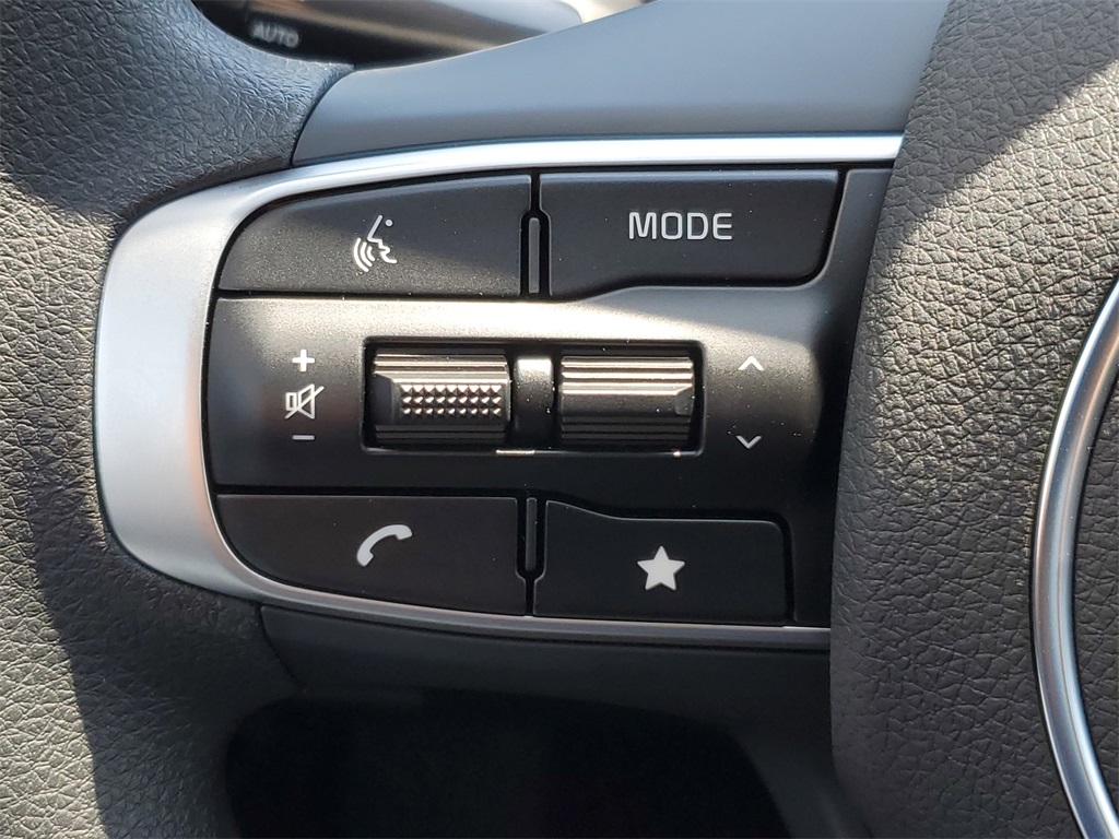 Vehicle image 11 of 27
