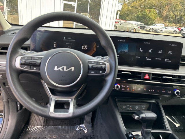 2025 Kia K5 LXS Image 13 of 22
