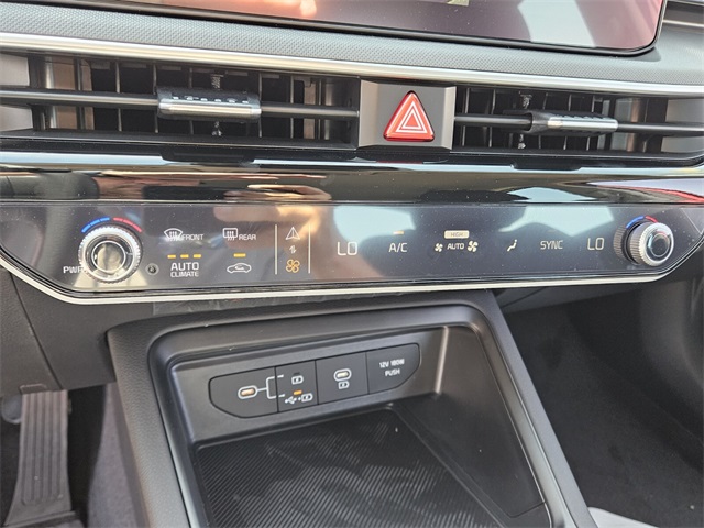 Vehicle image 20 of 22