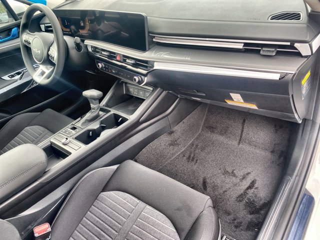 Vehicle image 9 of 31