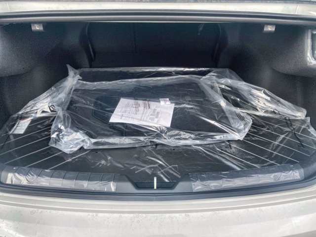 Vehicle image 8 of 31