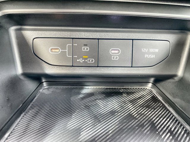 Vehicle image 22 of 31