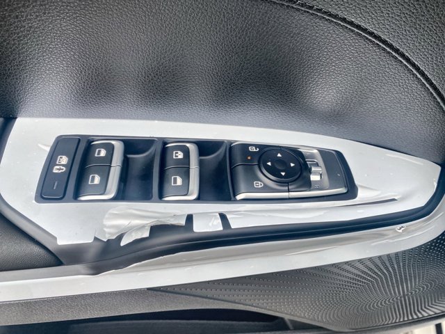 Vehicle image 16 of 31
