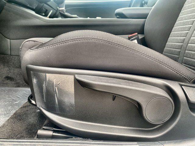Vehicle image 18 of 31