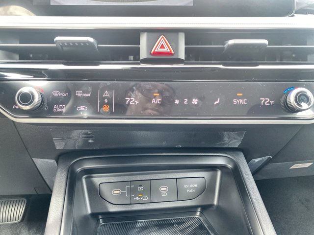 Vehicle image 21 of 31