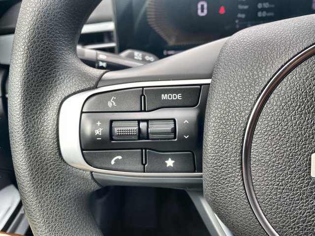 Vehicle image 25 of 31