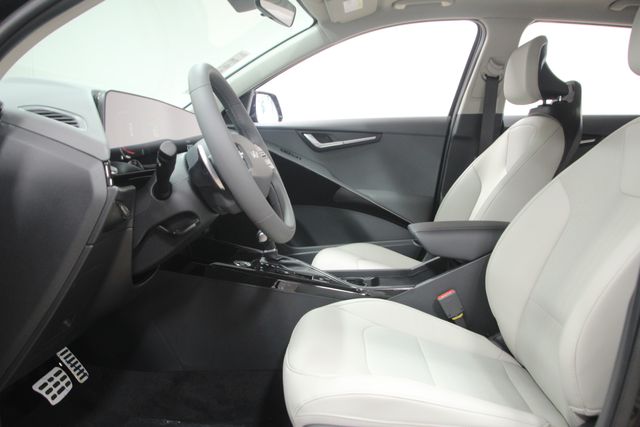 Vehicle image 17 of 44